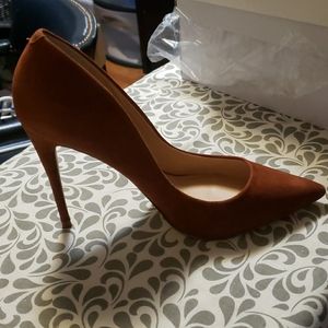 Brand new Steve Madden Daisy pump